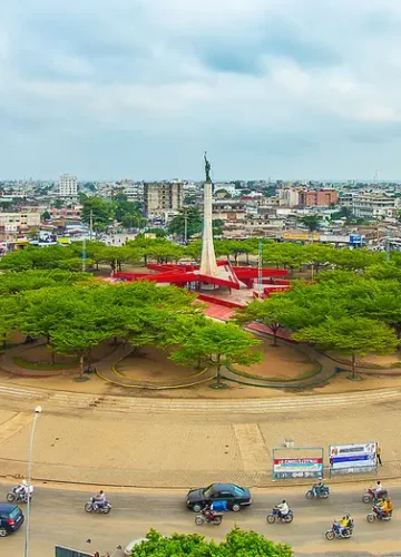Roter Stern Symbol einer Ära im Herzen von Cotonou