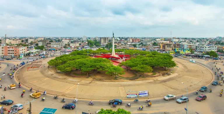 Roter Stern: Symbol einer Ära im Herzen von Cotonou
