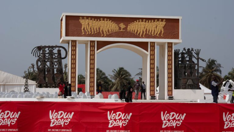 Tor ohne Wiederkehr Ein Denkmal der Erinnerung und Versöhnung Benin